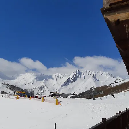 Grand Golliat 招待所 3*